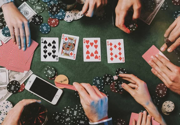 Game bài Poker dễ kiếm tiền nhất tại Red88